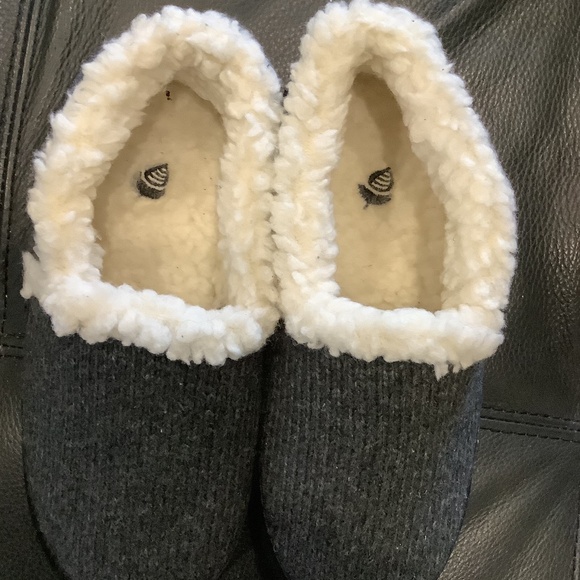 Acorn Slippers, size 6.5 - 7.5, dark grey - Picture 1 of 4